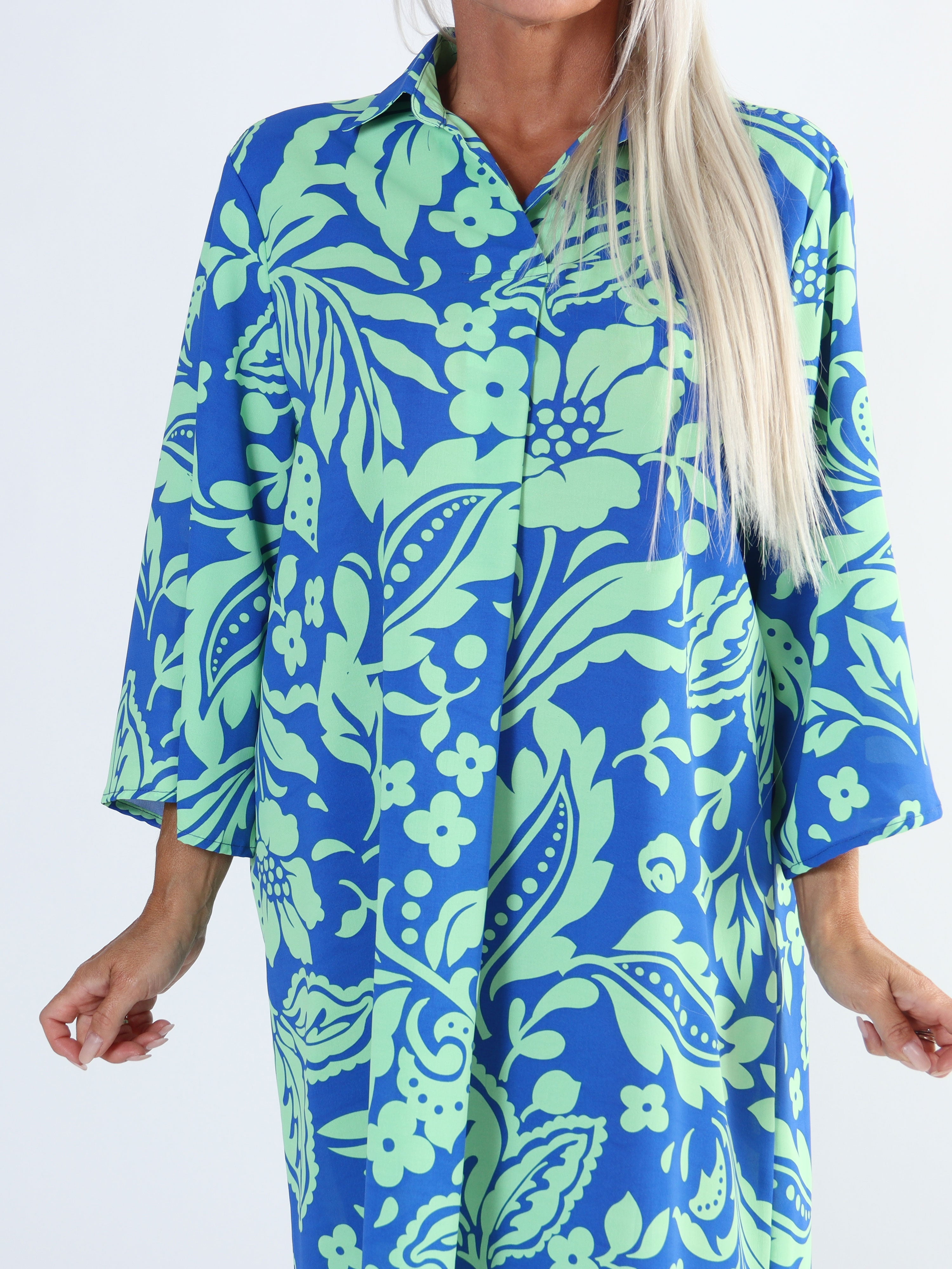 Sanne - Flerfarvet plus size mønstret skjortekjole